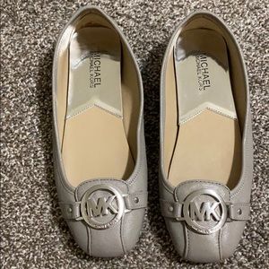 MICHAEL KORS GREY leather flats